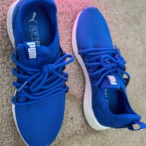 Puma soft foam tennis shoes men size 7, womens size 8.5
